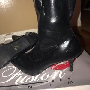 Black heeled boots